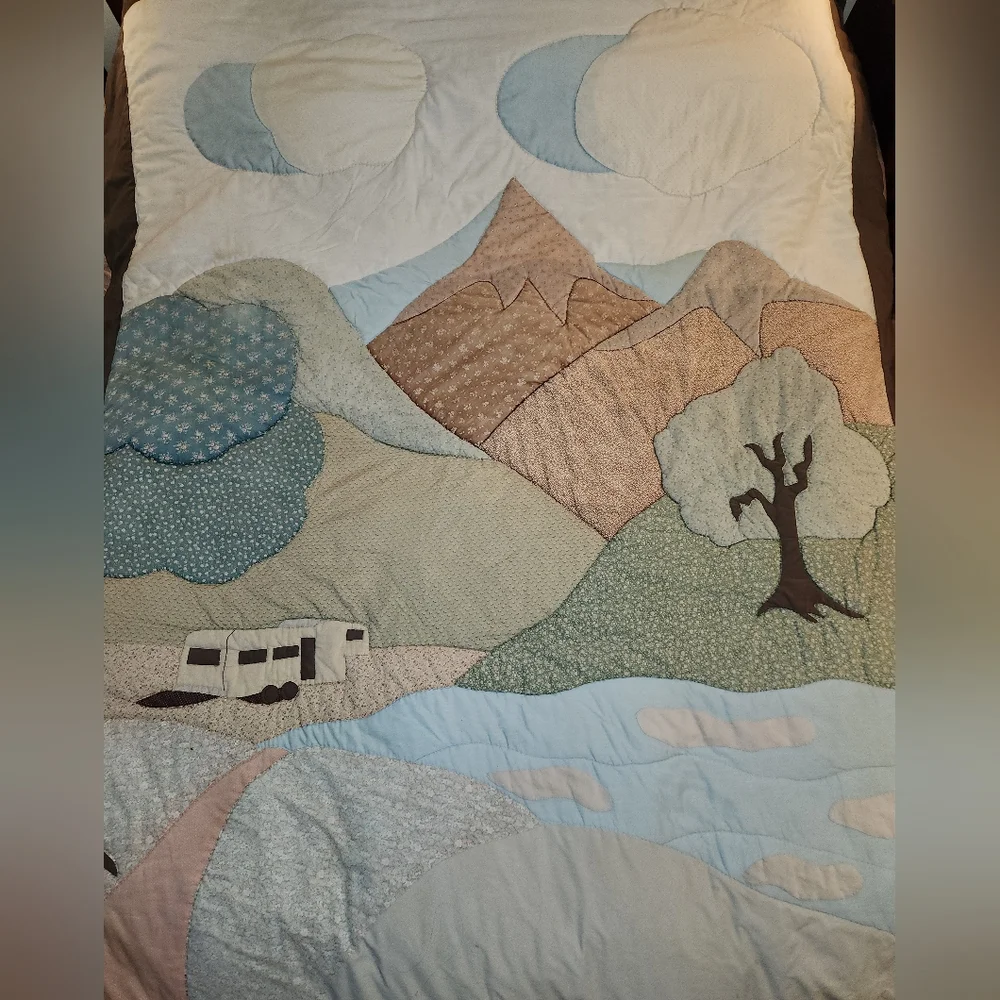 Vintage Patchwork Scenic Hand Quilted Blanket Bedspread
